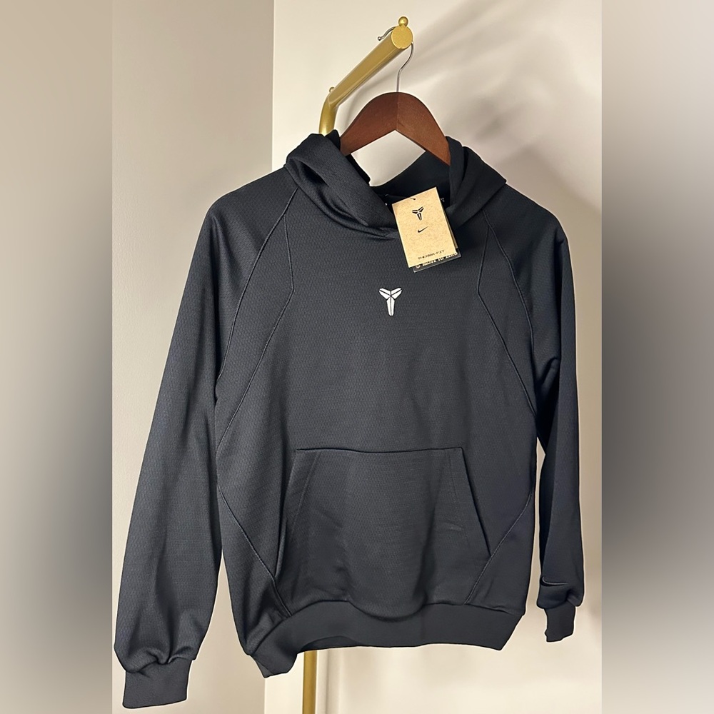NWT! Kobe Big Kids' Nike Therma-FIT Pullover
Hoodie - Picture 5 of 12